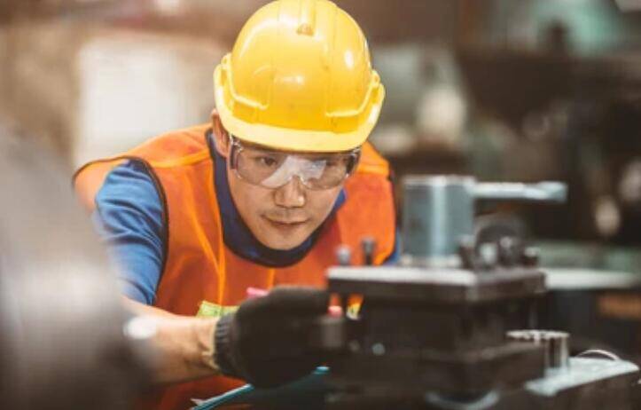 China Skilled Engineer