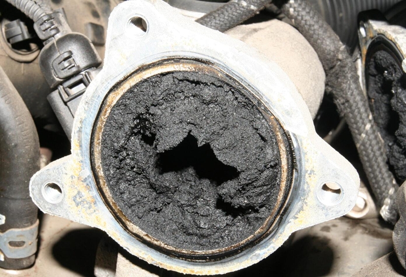 Carbon buildup visible in diesel generator exhaust due to prolonged no load operation